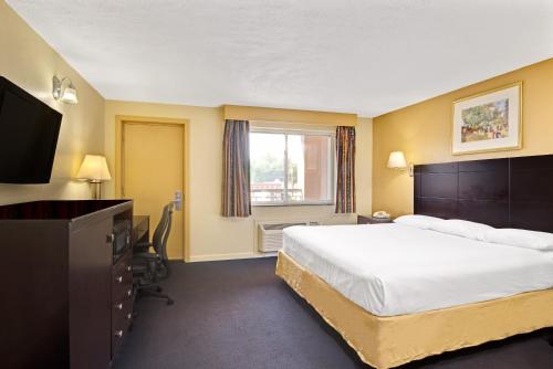 Super 8 by Wyndham Milford/New Haven in Milford, USA