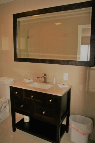Capri Apartments Image 16