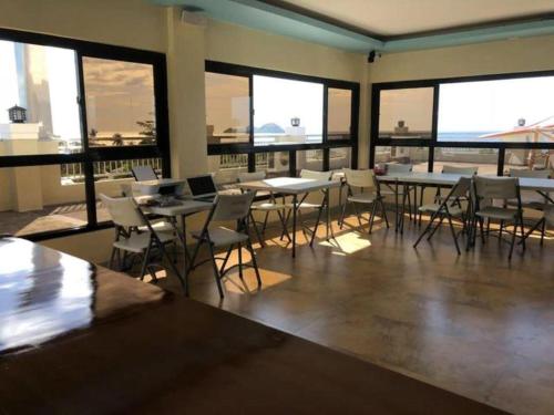 Godo's Plaza Hotel and Restaurant – khách sạn tại Buruanga - Mainland
