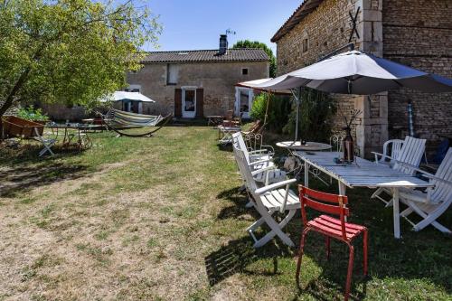 La Grange des zarts in Champagné-le-Sec