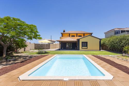 Home2Book Family Pool Home in Candelaria – khách sạn tại Candelaria