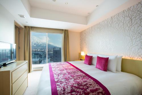 Grand Deluxe Onsen Suite with Mt. Yotei View (2-Bedroom Suite)