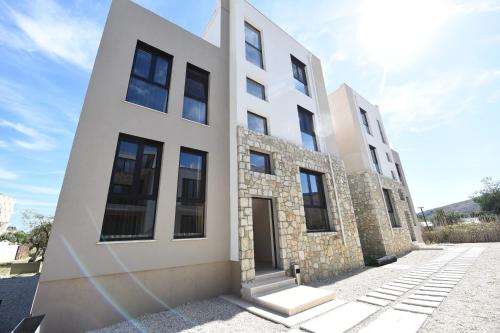 Qeparo Residences by the Sea in เคปาโร