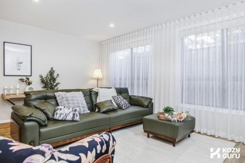 KozyGuru | Cobbitty | Modern Family Retreat