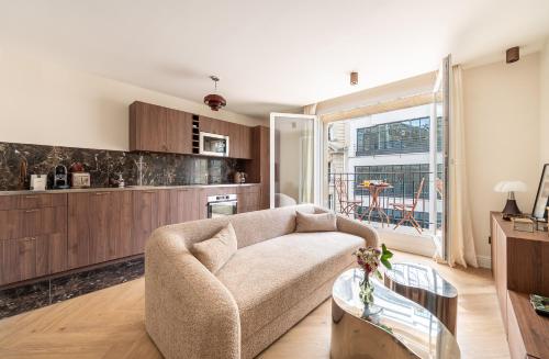 Charming 1BR with Balcony - Near Arc de Triomphe