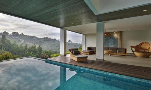 Kamala Plantation View Villa 10 Bedrooms With a Private Heated Infinity Pool and a Billiard Table – khách sạn tại Dago Atas