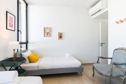 Miklat Chic Spacious Penthouse Terrace By Feelhome - image 2