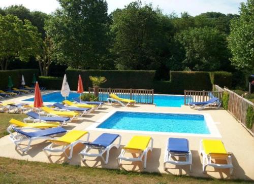 Camping 4 étoiles - Piscine - ccbgeia (Camping 4 etoiles - Piscine - ccbgeia) in Montrigaud
