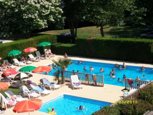 Camping 4 étoiles - Piscine - ccbgeia (Camping 4 etoiles - Piscine - ccbgeia) in Montrigaud