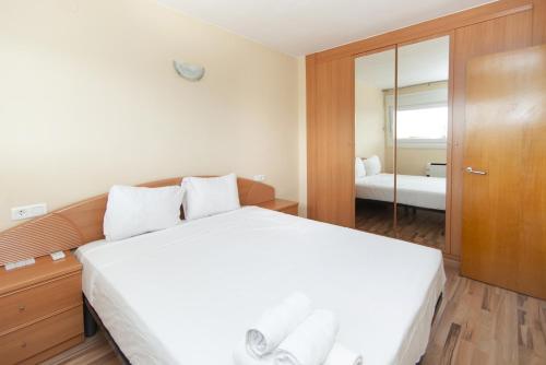 WELCS APARTAMENTO 460 PDA con piscina comunitaria - image 4