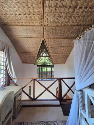 Charming 1-Bedroom Swahili Loft with Pool - image 4