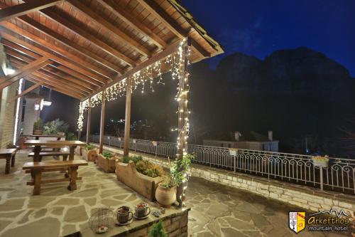 A szálláshely kívülről, Arkefthos Mountain Hotel in Papingo városközpont