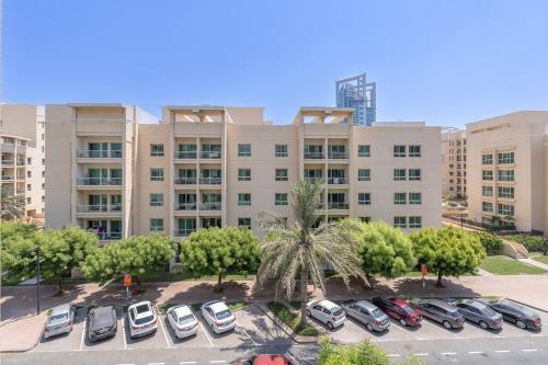 Free housekeeping visits during your stay - StayShort - Tranquil Greens Retreat - Premium 1BR with Balcony - Fits 4 - image 11