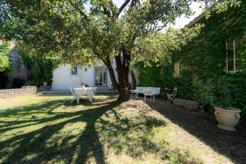 Prestigious winegrowers villa - pool and riverside in Capendu