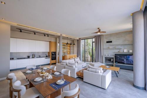 Luxury Villa with Pool in Toscana Yalıkavak in Geriş