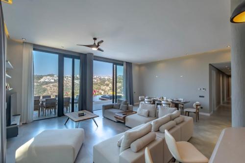Luxury Villa with Pool in Toscana Yalıkavak in Geriş
