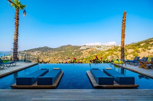 Luxury Villa with Pool in Toscana Yalıkavak in Geriş