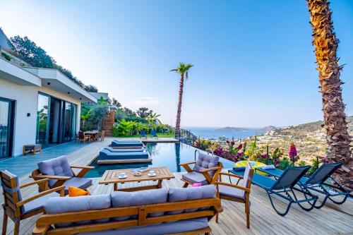 Luxury Villa with Pool in Toscana Yalıkavak in Geriş