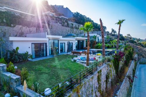 Luxury Villa with Pool in Toscana Yalıkavak in Geriş