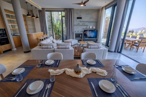 Luxury Villa with Pool in Toscana Yalıkavak in Geriş