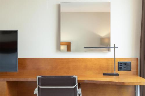 Hilton Zurich Airport Hotel Room Type - Deluxe Queen Room