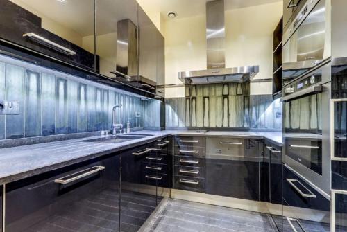 Luxury Apartment with Private Sauna & Jacuzzi in Edgewater (NJ)