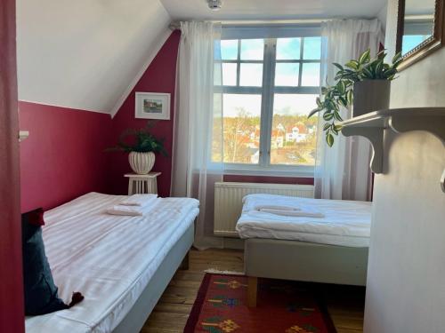 2 twin beds