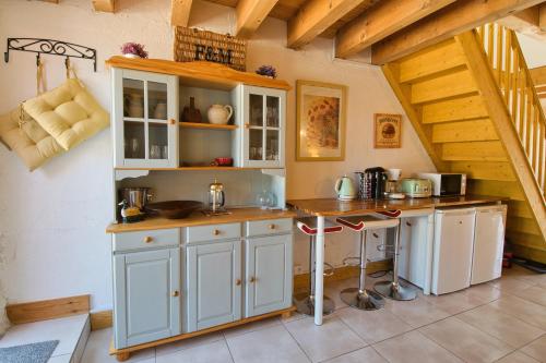 Barn Gite at La Vieille Grange, with pool in the Dordogne 3 Star in Festalemps