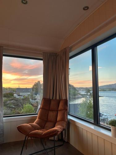 Off Duty - Seaside Cabin on Lille Sotra