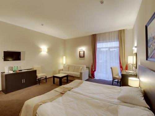 Reikartz Dnipro Reikartz Dnipro is perfectly located for both business and leisure guests in Dnipro. Featuring a satisfying list of amenities, guests will find their stay at the property a comfortable one. Service-mi