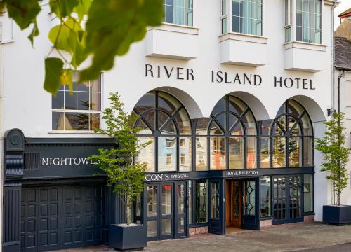 . River Island Hotel