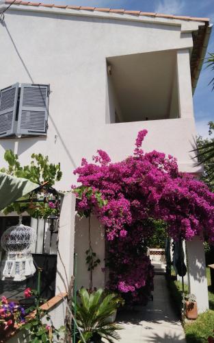 Appartement indépendant dans villa, entre Fréjus et St Raphaël – khách sạn tại Bellevue