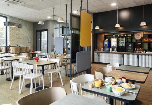 Restaurant, B&B Hotel PARIS GENNEVILLIERS ASNIERES in Gennevilliers