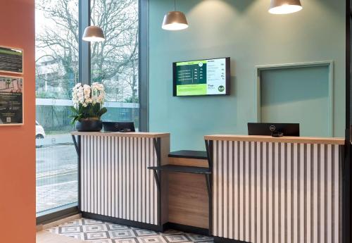 Előcsarnok, B&B HOTEL Versailles Rocquencourt in Le Chesnay
