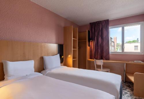 2 twin beds