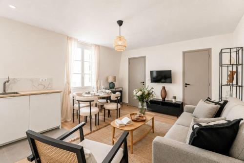 Stunning property near Arc de Triomphe