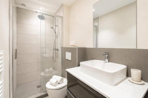 Stunning property near Arc de Triomphe - image 2