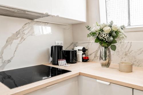 Stunning property near Arc de Triomphe - image 12
