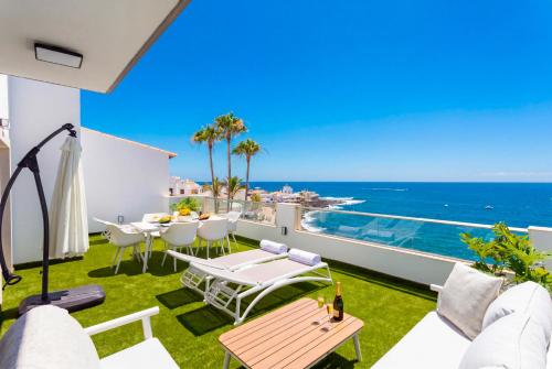 Luxury Penthouse with Sea Views and Terrace La Caleta