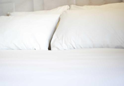 1 double bed, 2 twin beds