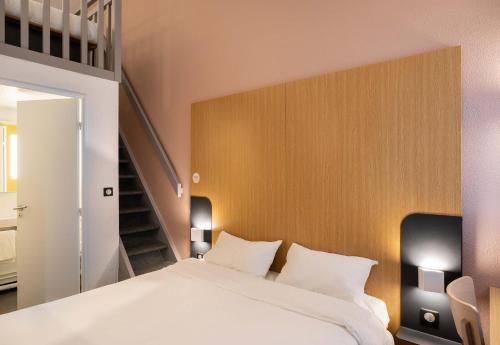 1 queen bed, 2 twin beds