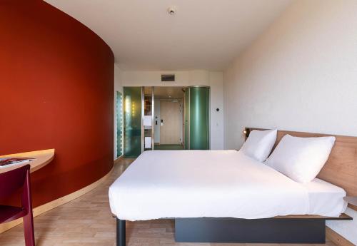 B&B Hotel Lully 3 Lakes Room Type - Standard Double Room