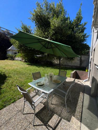 Studio rénové avec Terrasse & Jardin Proche Gare Grenoble