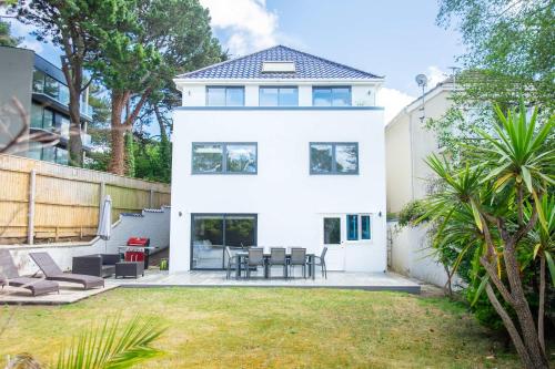 High Tides Elegant & Modern 5-Bedroom Villa in Sandbanks gîte à louer South Haven Point