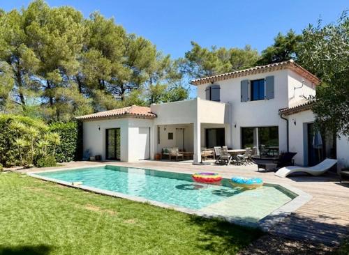 Villa en campagne azuréenne