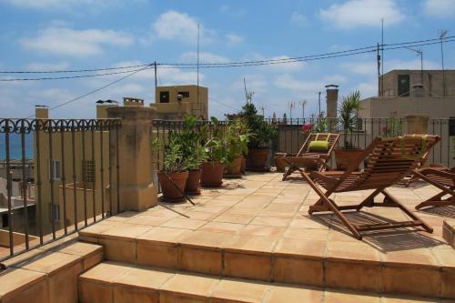 Beautiful penthouse, sea view, 100m from the beach