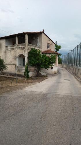 Nearest Rooms Metro Pallini Some Minutes to Airport and 20 Minutes to Center read info please chambre d'hôte Agía Paraskeví