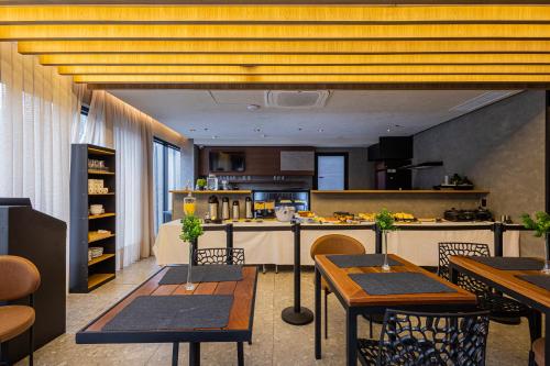Sky Design Hotel Alphaville by Anora Spaces in バルエリ