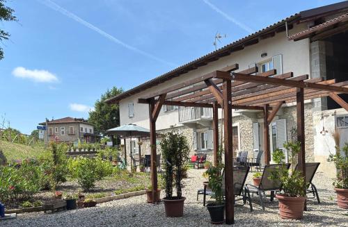 Viesnīcas āriene, Villa with view in the hart of Langhe in Serravalle Langhe
