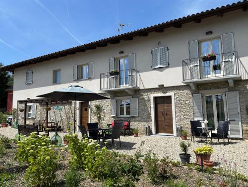 Viesnīcas āriene, Villa with view in the hart of Langhe in Serravalle Langhe